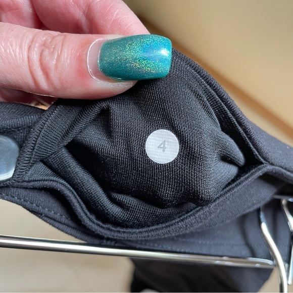 LULULEMON Capri Mesh Leggings, Size 4 - Picture 8 of 8